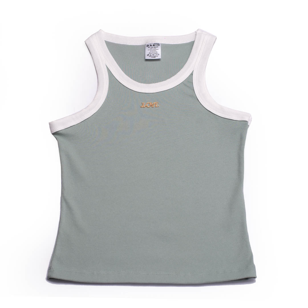 IRIS: La Básica que Revoluciona tu Guardarropa en Segundos