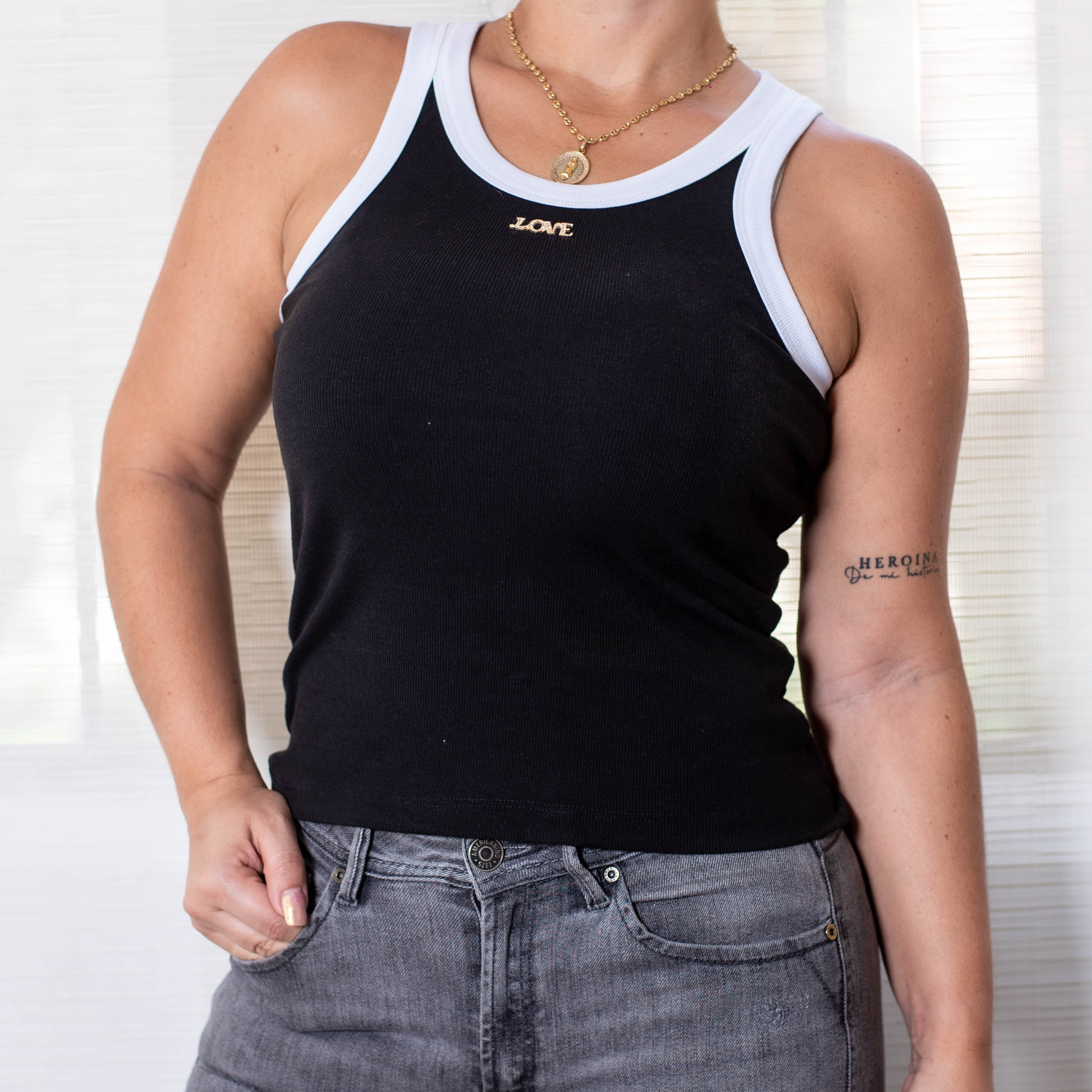 IRIS: La Básica que Revoluciona tu Guardarropa en Segundos