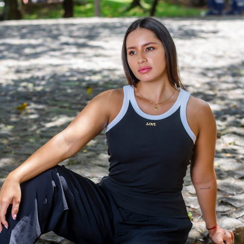 IRIS: La Básica que Revoluciona tu Guardarropa en Segundos